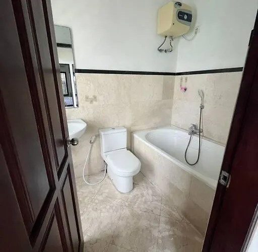 6 Bdr With Swimming Pool *