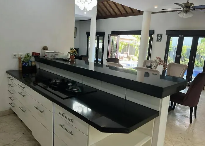 6 Bdr With Swimming Pool Villa *