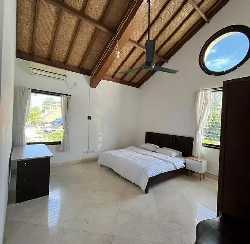 6 Bdr With Swimming Pool Villa *