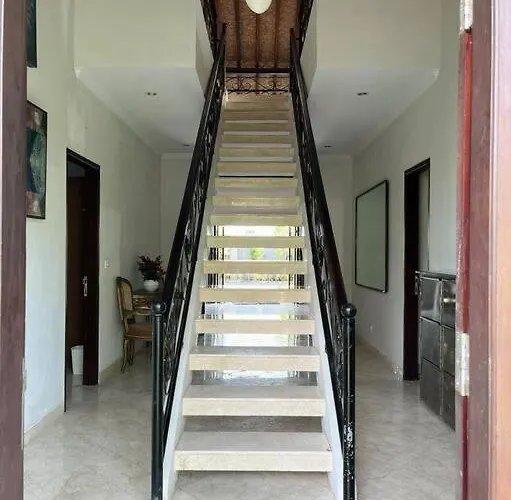 6 Bdr With Swimming Pool