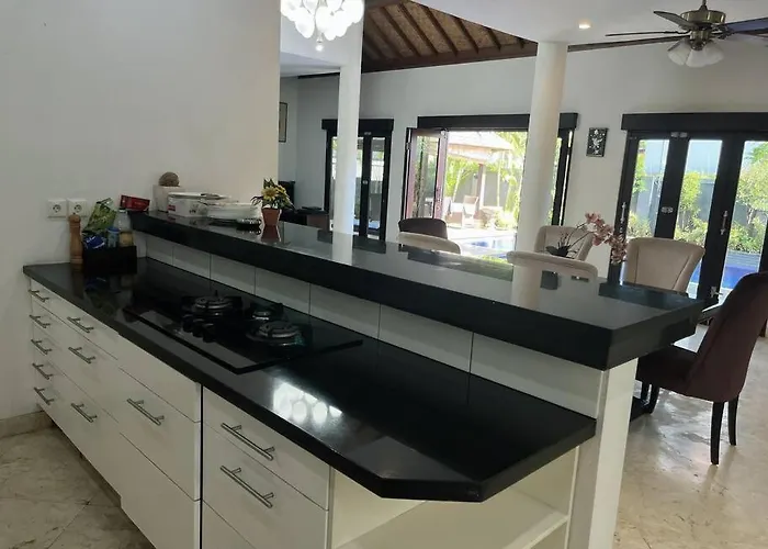 Villa 6 Bdr With Swimming Pool *